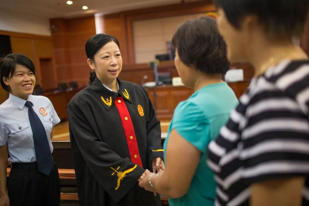 我身边的最美女性 | 黄志丽:脚下总是粘着泥土的知心法官