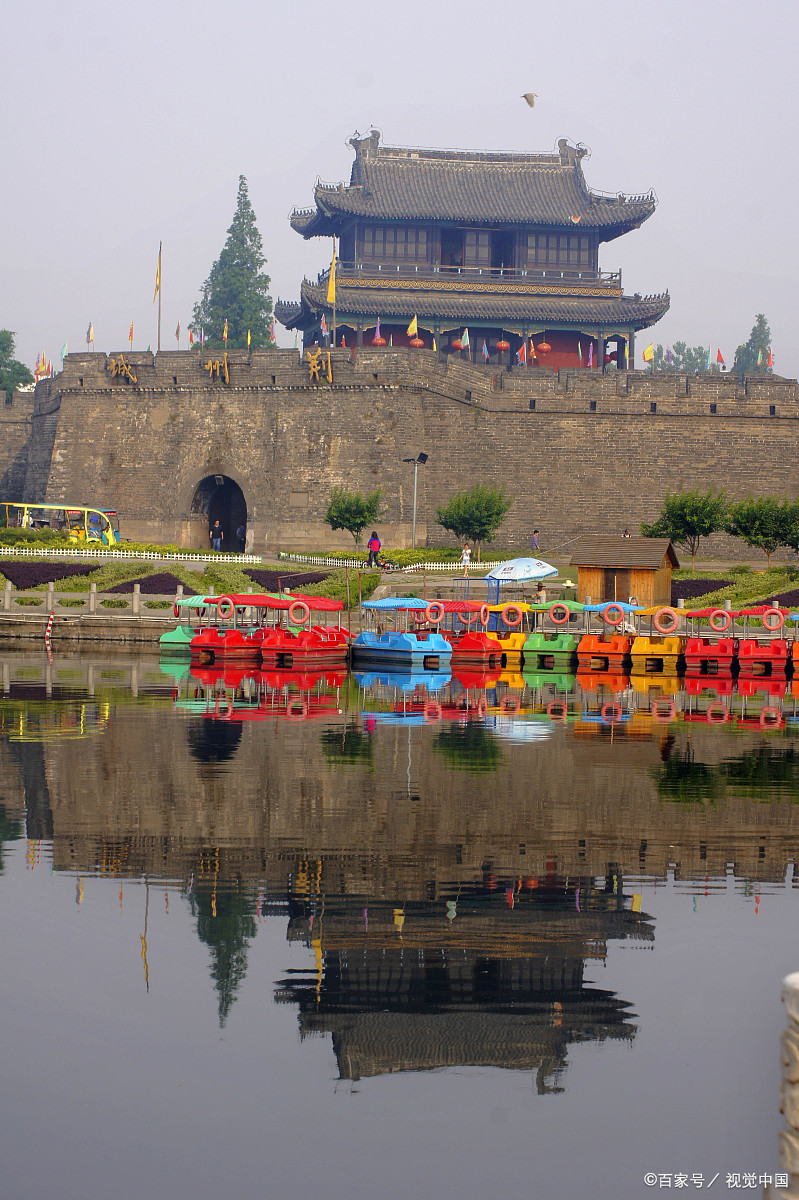 荆州古城,位于湖北省荆州市中心,是中国历史文化名城之一,也是楚文化