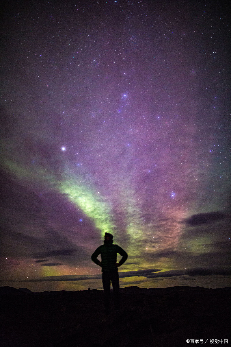 极光星空摄影年轻人相亲心理变化   当极光在夜空中绽放,星辰点点