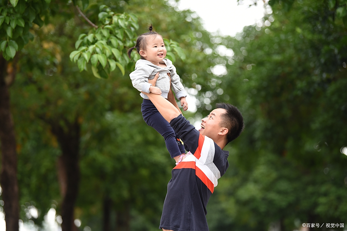 专家育儿说：丧偶式婚姻，容易让孩子患上“缺乏父爱综合征”