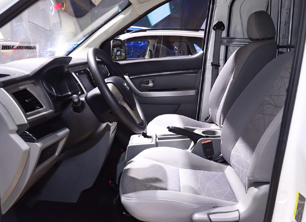 北汽幻速h6新能源,适合年轻人开的,不仅时尚,而且还有动力!