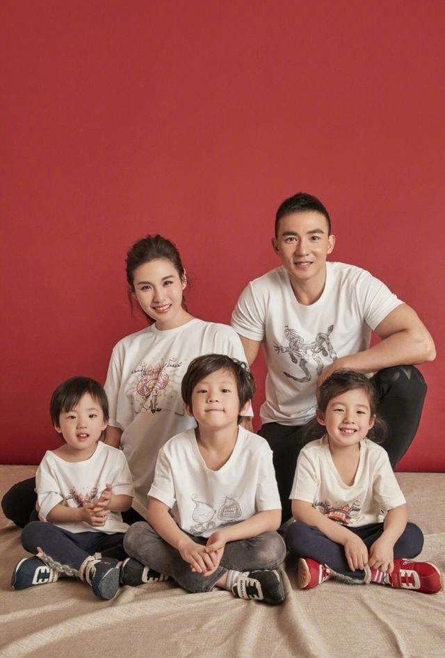 超有爱!刘畊宏结婚十周年晒全家福,一起看看吧