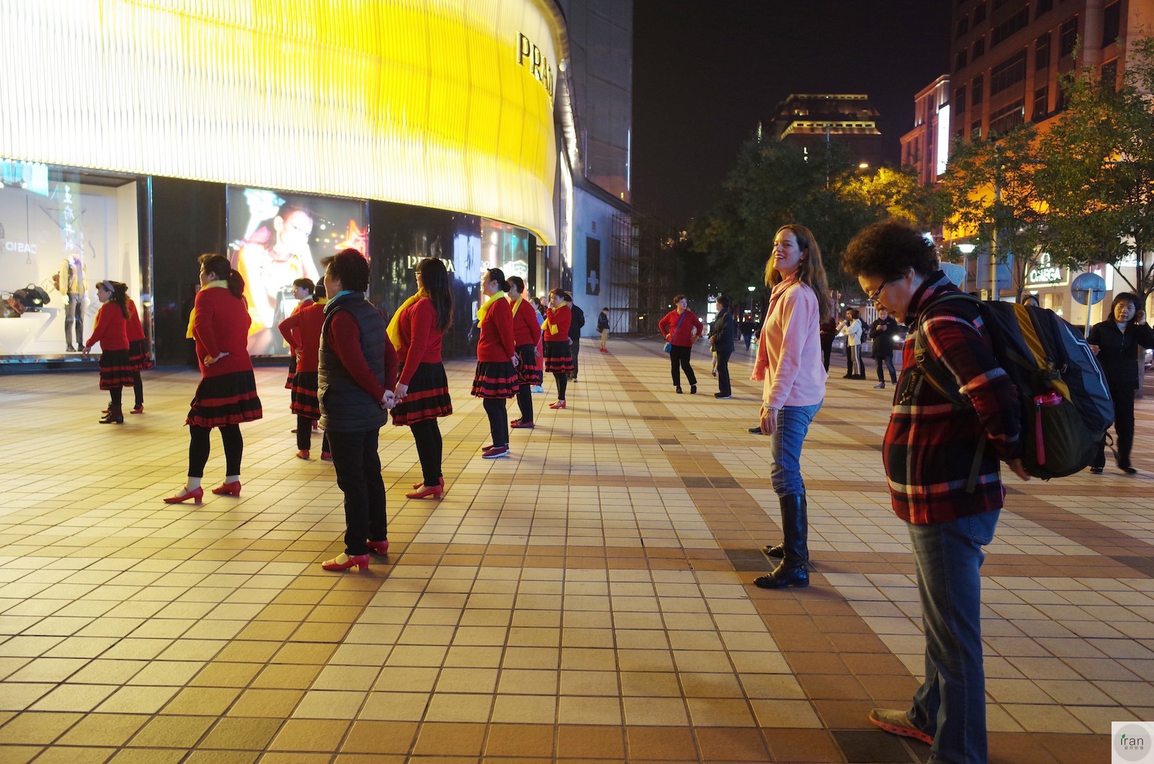 韩国可爱组合戴帽子跳的舞叫什么名字(韩国可爱组合戴帽子跳的舞叫什么名)