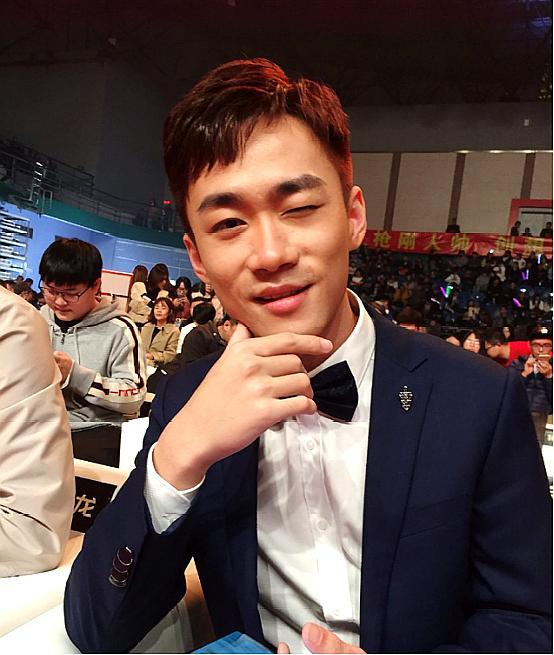 刺激战场:"不求人"登顶虎牙最具影响力主播,uzi成背景墙!