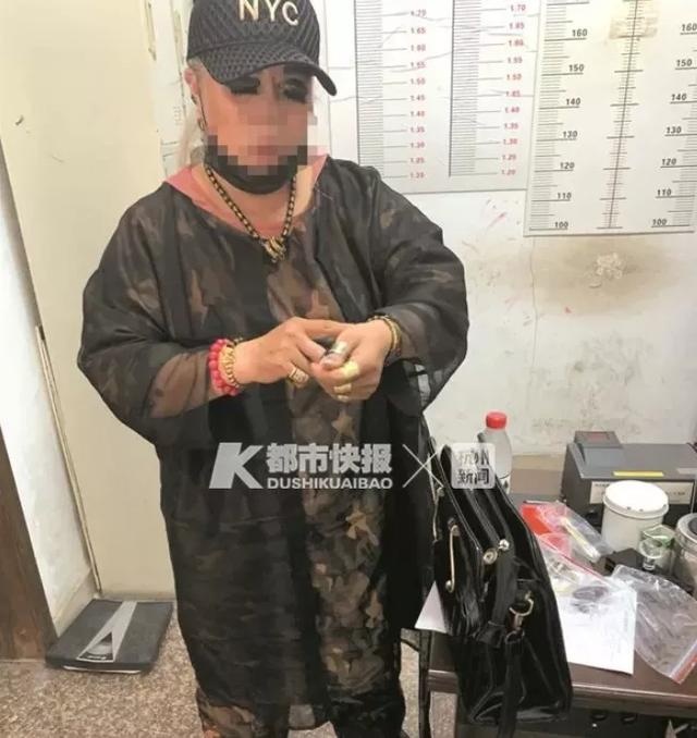 骗子也能成网红?骑重型摩托的中国网红"追风奶奶"被抓了,骗了630万