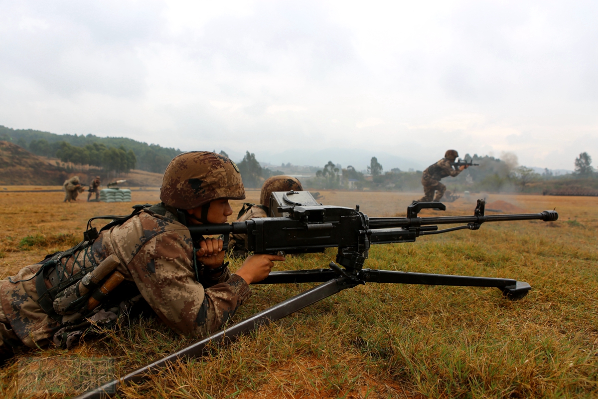 陆军第75集团军某旅组织对抗射击训练