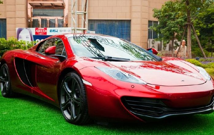 一部搞笑的大片 挠痒痒大赛 全程无尿点看完 值