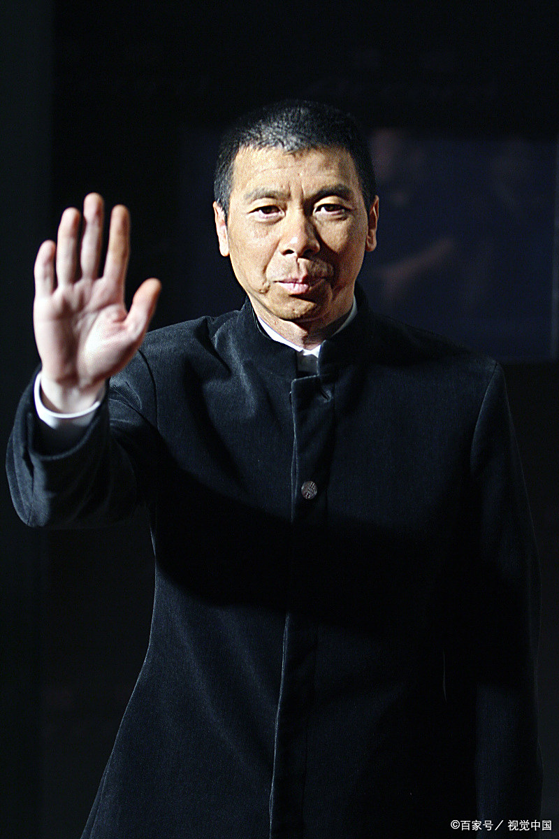 三个顶流带不动一个冯小刚