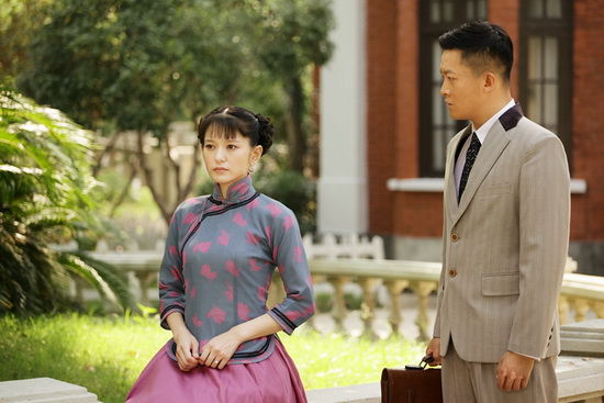 这个女演员是"郭家班"的人,六岁和周润发演戏,演网剧走红