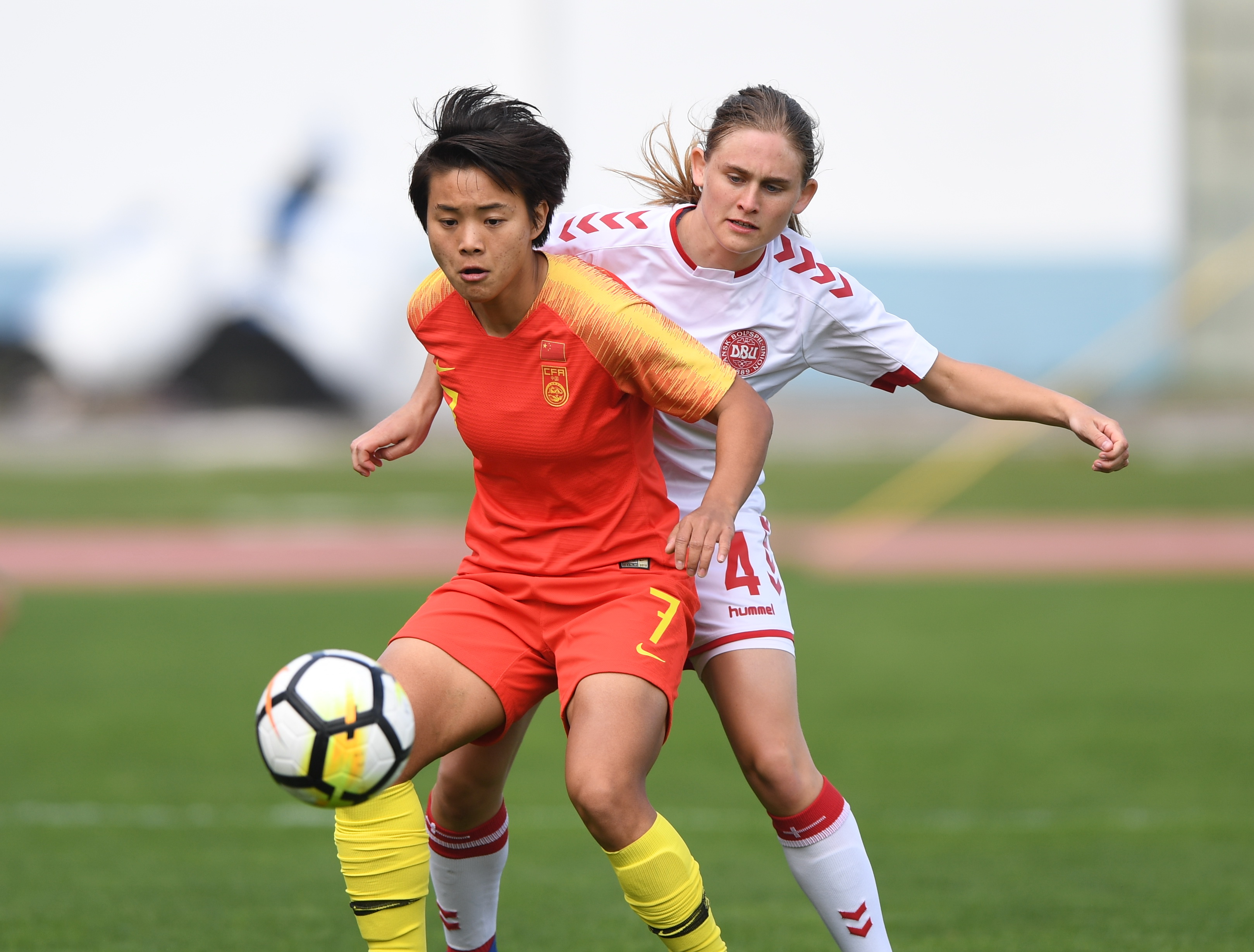 (体育)(6)足球——阿尔加夫杯:中国队不敌丹麦队