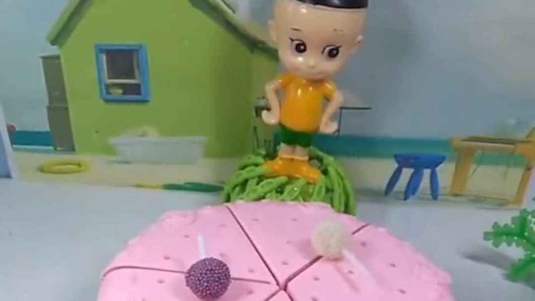 大头给爷爷做生日蛋糕,他做的蛋糕好漂亮,爷爷会喜欢吗?