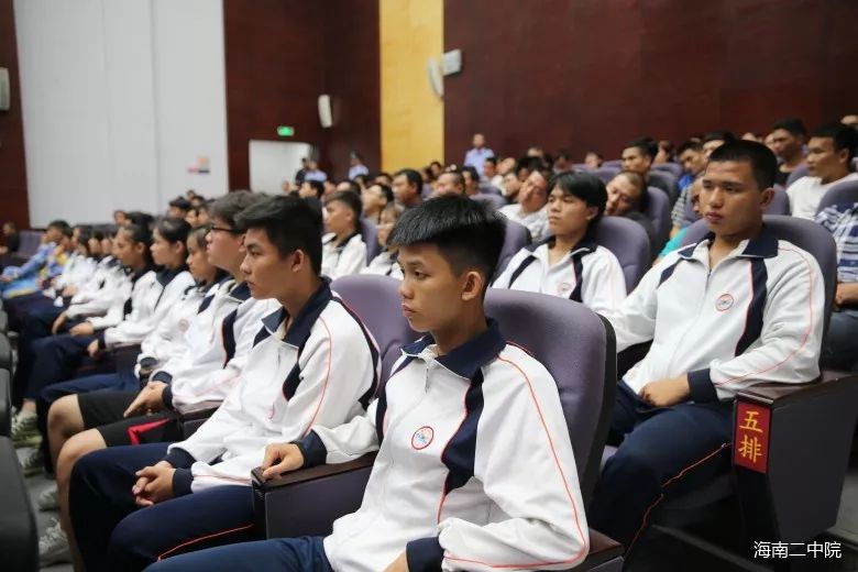 海南二中院公开宣判临高28人涉黑案黑老大符聪犯1.