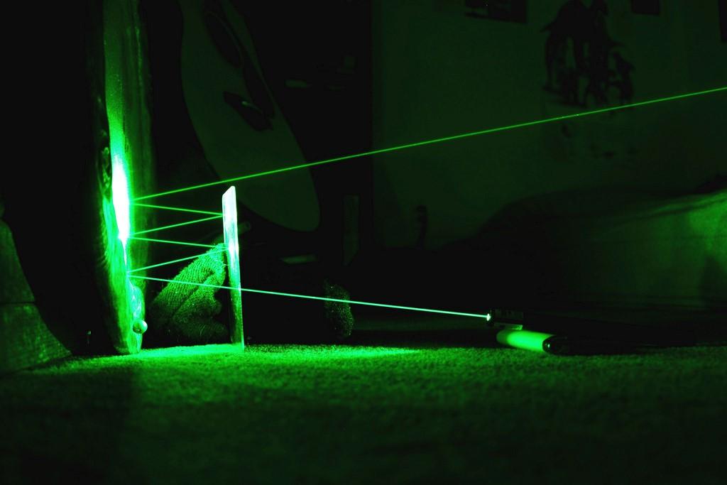 有物理伤害的激光可用镜子反射吗?听起来很美,但3大问题是硬伤