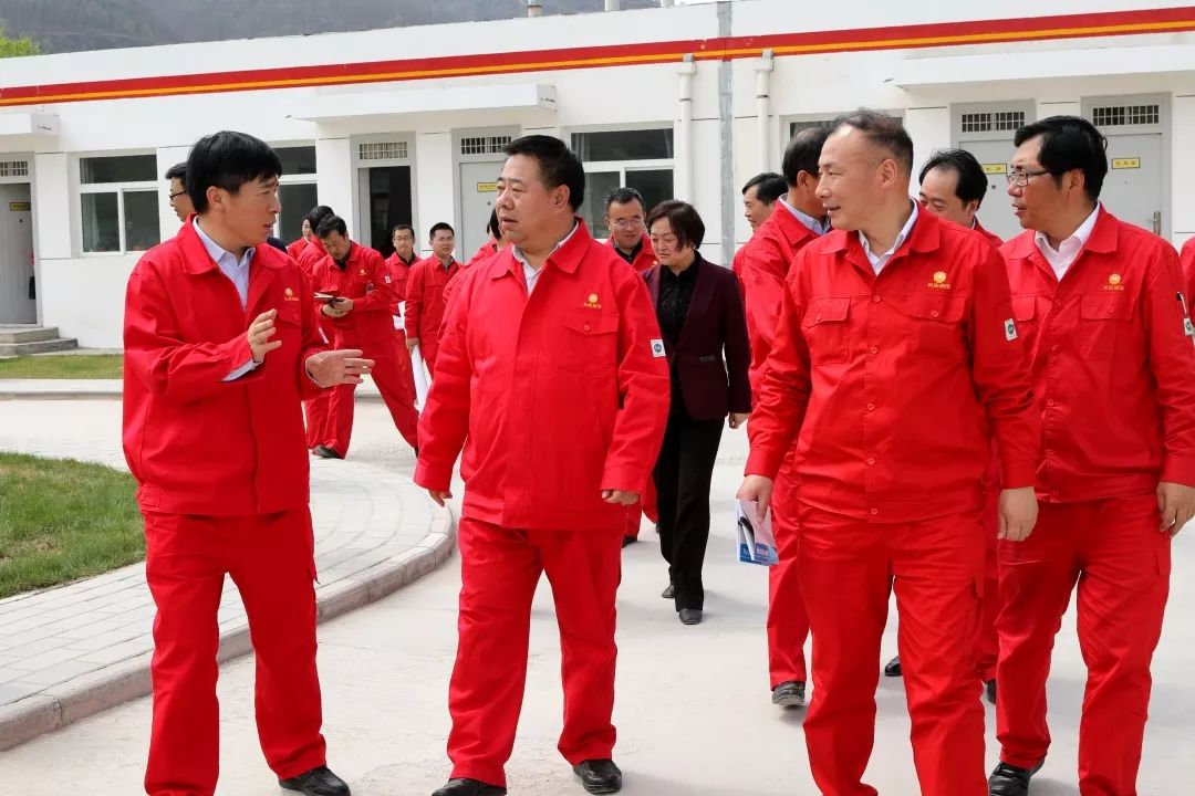 付锁堂总经理到采油二厂调研
