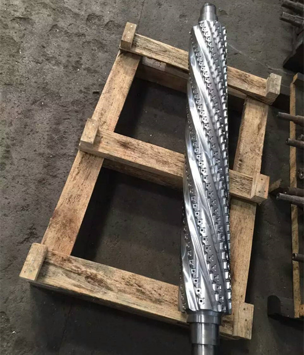 木工四面刨舍弃式螺旋刀轴加工现场及应用图片