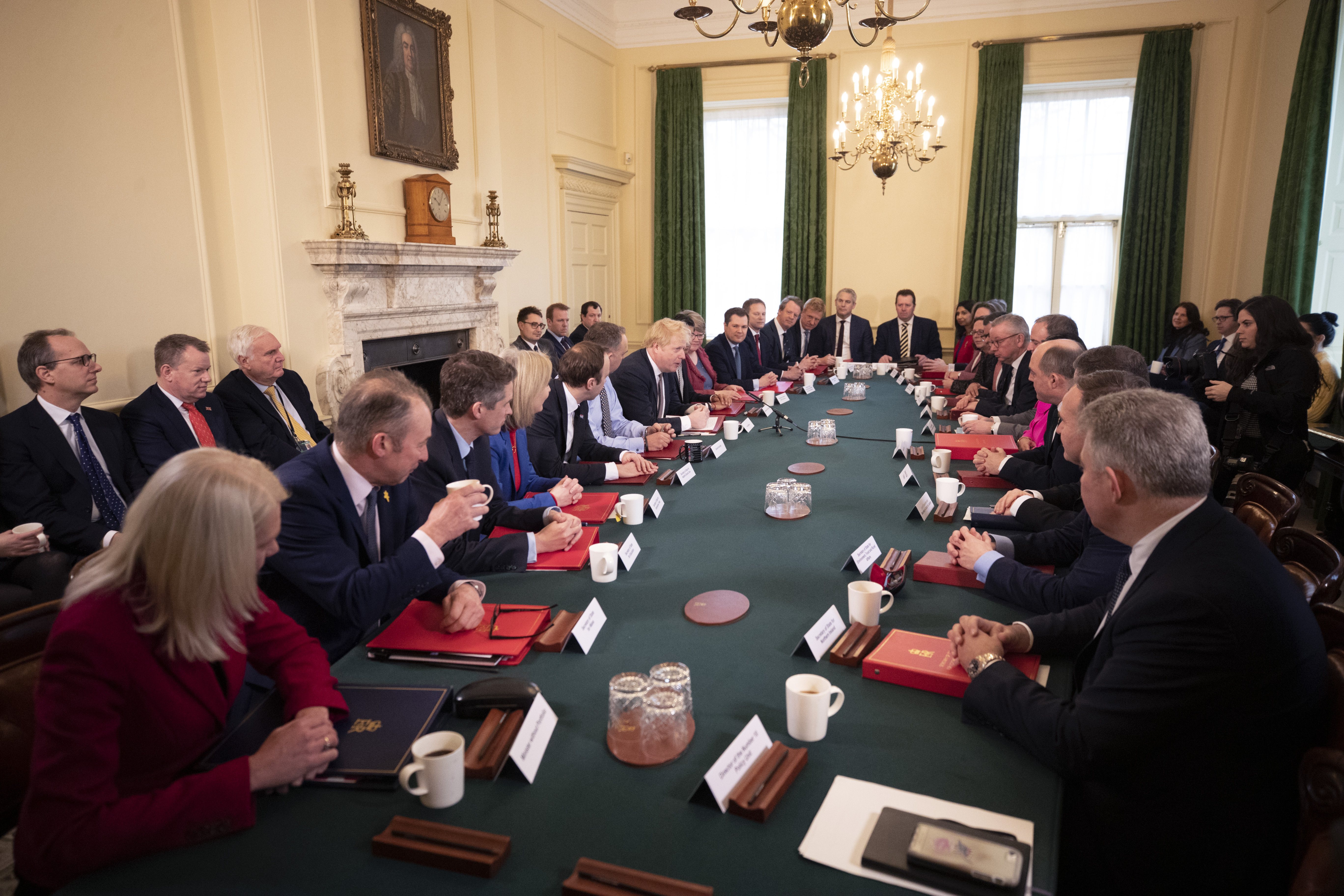 英国:内阁改组后首次会议