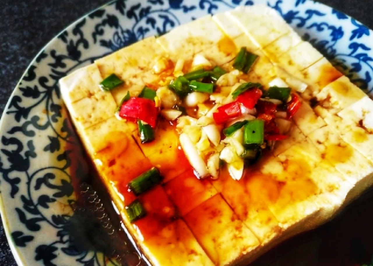 豆腐咸香爽滑的做法,不炒不烧,10分钟上桌,口感特滑酱汁鲜