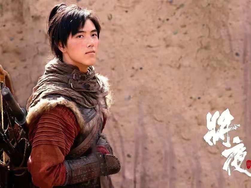 梳碧湖砍柴人宁缺,天地为台黄沙为幕,黄沙道上清马贼