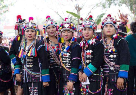 哈尼族,东南亚称阿卡族,民族语言为哈尼语,属汉藏语系藏缅语族彝语支