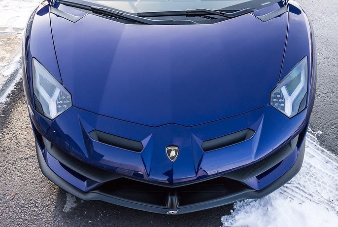 汽车摄影:蓝色的兰博基尼aventador lp770-4 svj