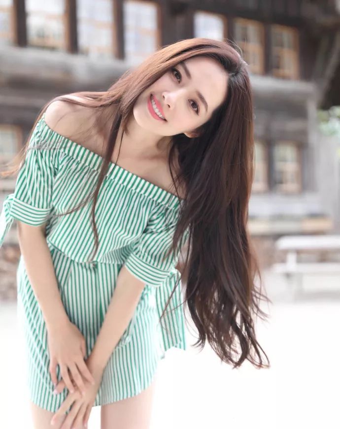 四本都市娱乐小说:柳下挥《同桌凶猛》剧情新奇,赞誉不断!