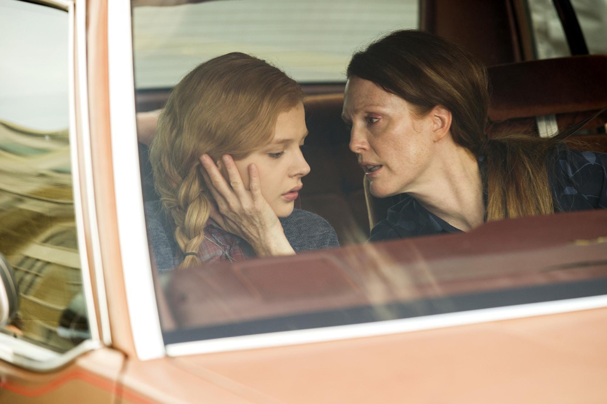 《魔女嘉莉》:不在沉默中爆发,就在沉默中灭亡