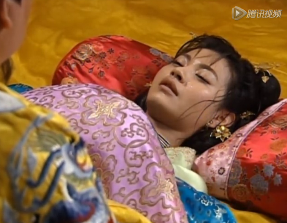 小鱼儿与花无缺:铁心兰生孩子好轻松!网友:表情像在便秘!