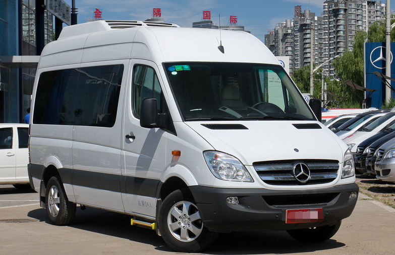 凌特外观比较潮流,高端的内饰,这辆开出去很有面子