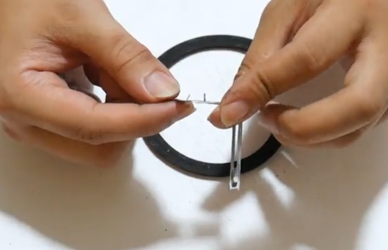 用了几十年蚊香才发现,蚊香支架还有一个小机关,之前都用错了