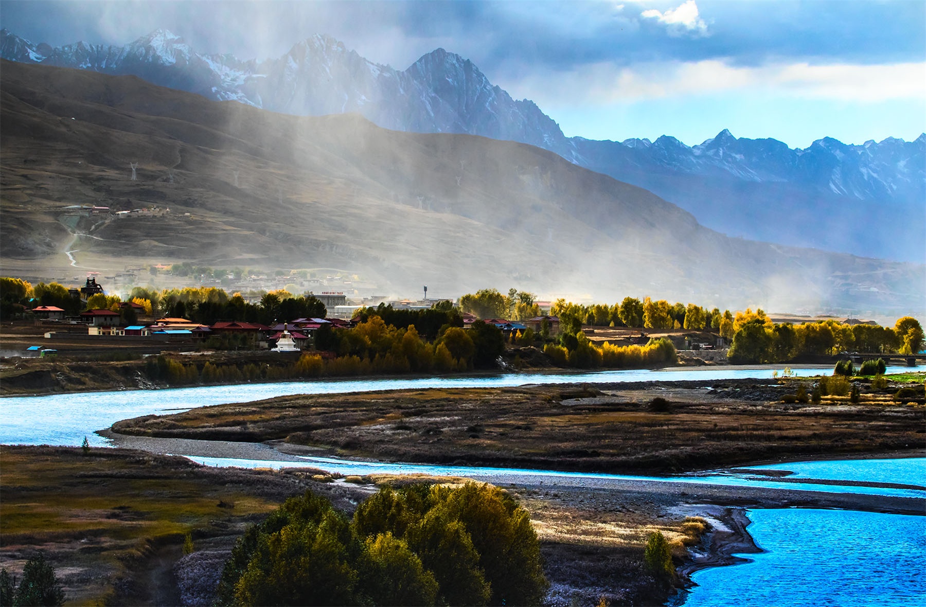 摄影风景图集:美丽而神秘的四川甘孜城
