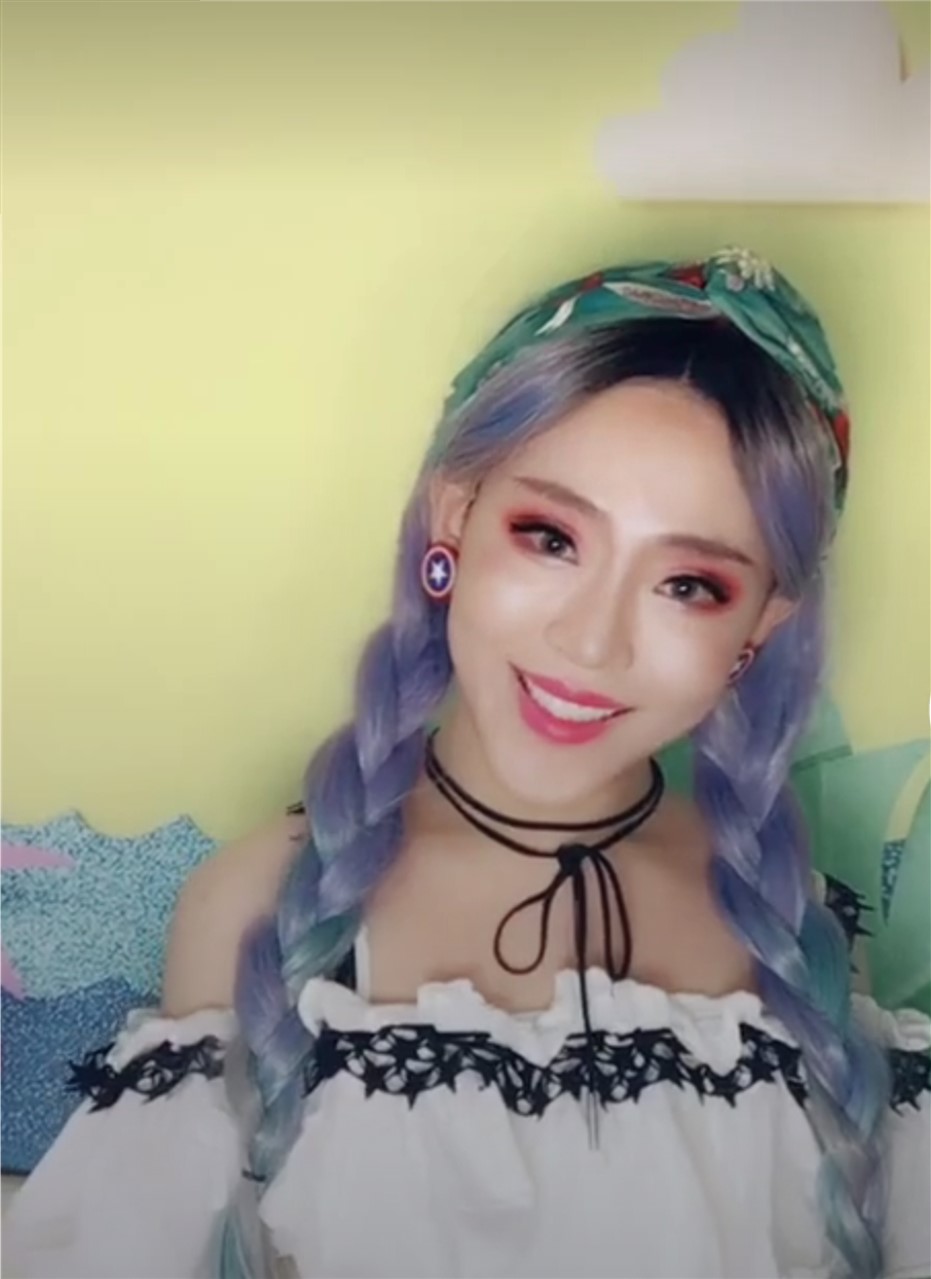 抖音最火的"女装大佬",颠覆了我的三观,网友:开口瞬间失恋!