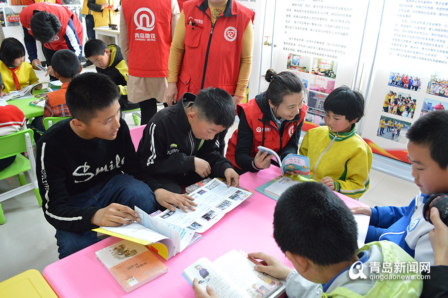 青岛地铁开展助学公益行动 进乡镇建爱心图书室