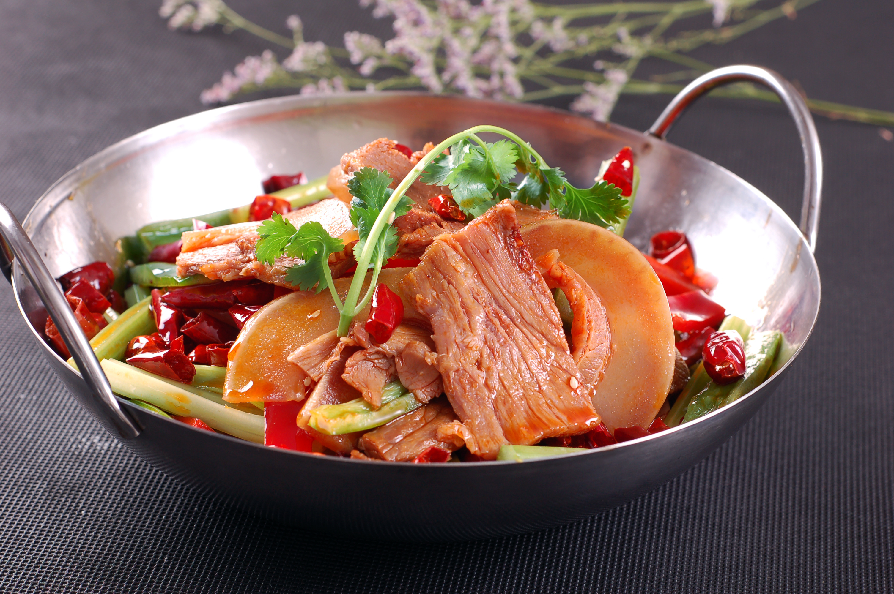 每日推荐六道菜:吃完让人回味无穷,你更喜欢哪一个 川菜干锅黄牛肉