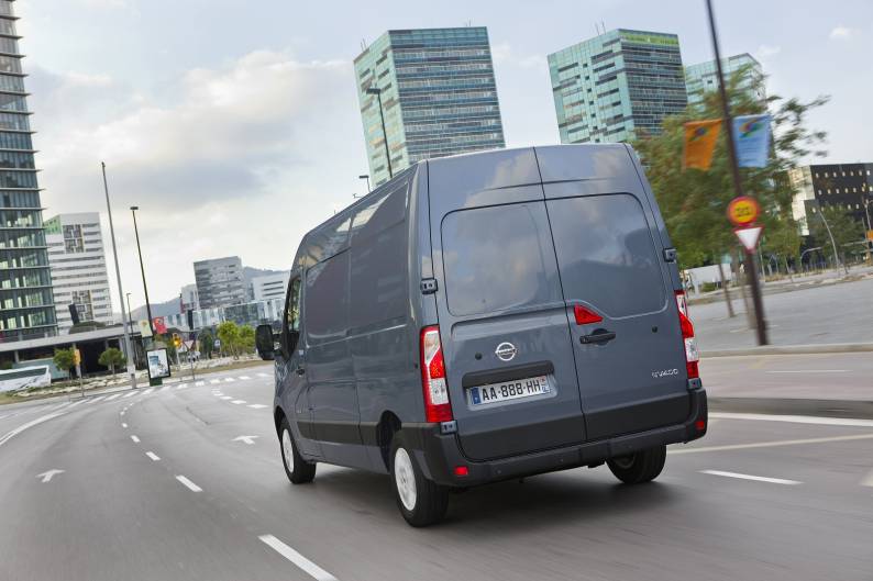 汽车:日产nv400,提供了多功能和实用的选择,它的外观独特!