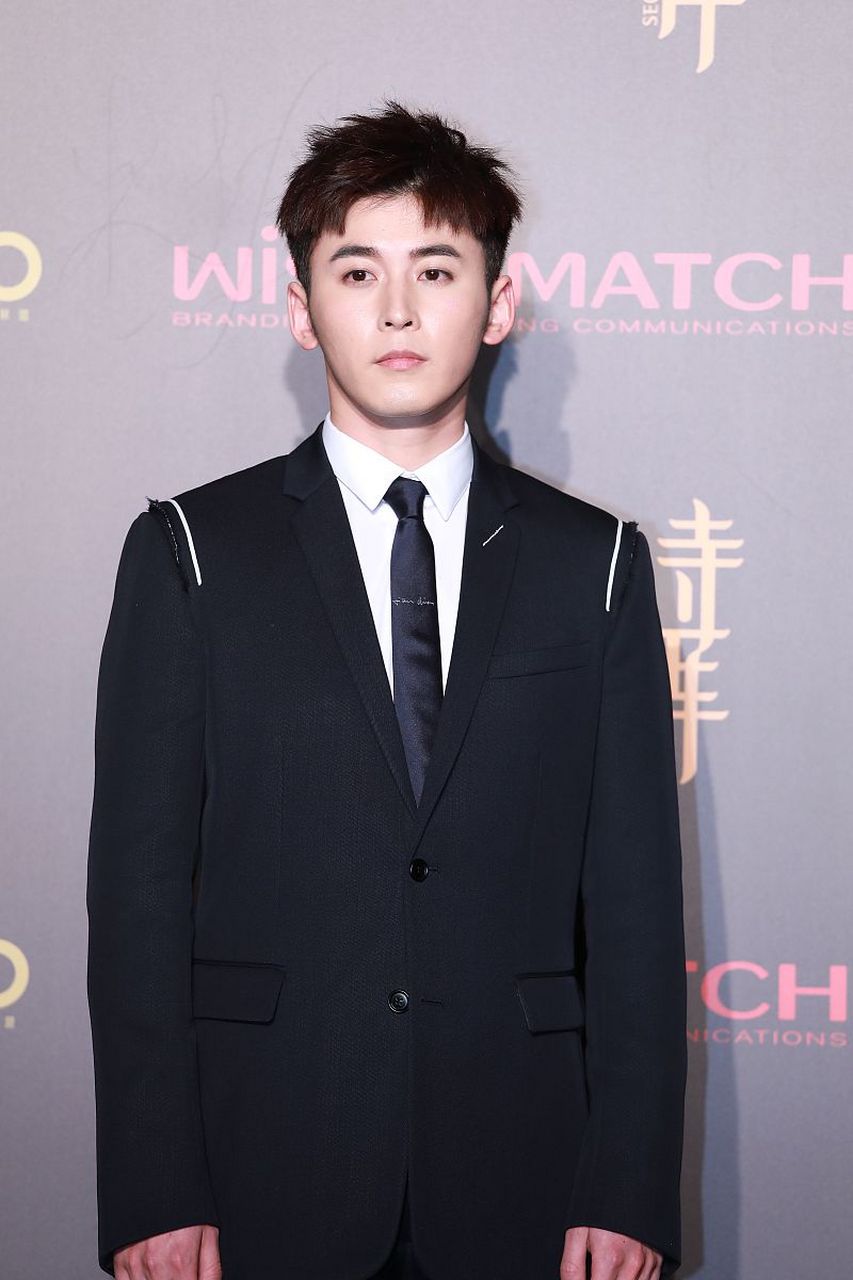 何炅柴格分手# 何炅疑似同性传闻,柴格成为焦点!