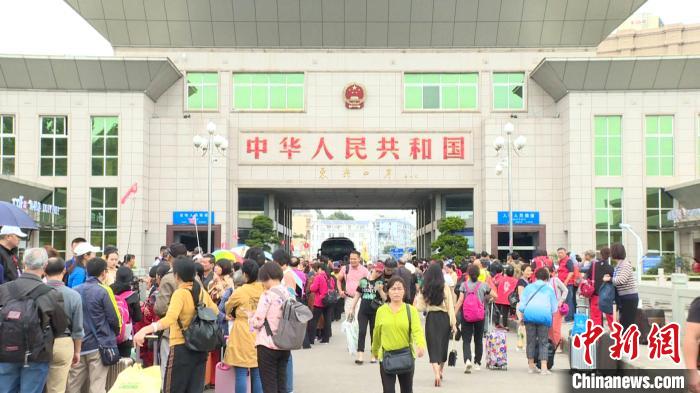 广西东兴口岸前10月出入境人数破千万