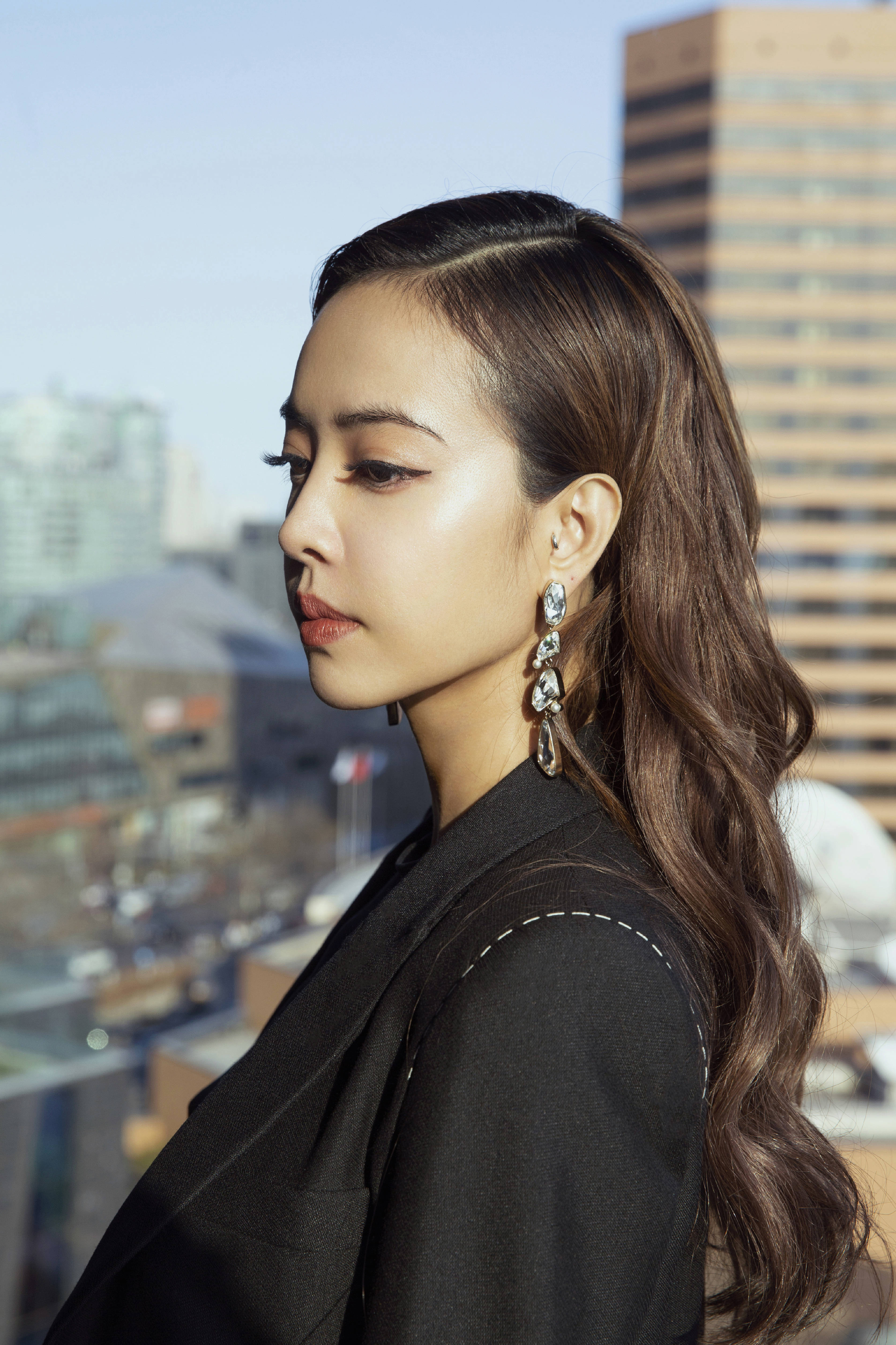 蔡依林泪洒新专发布会现场,把自己被嘲笑过的造型都在mv里穿上了