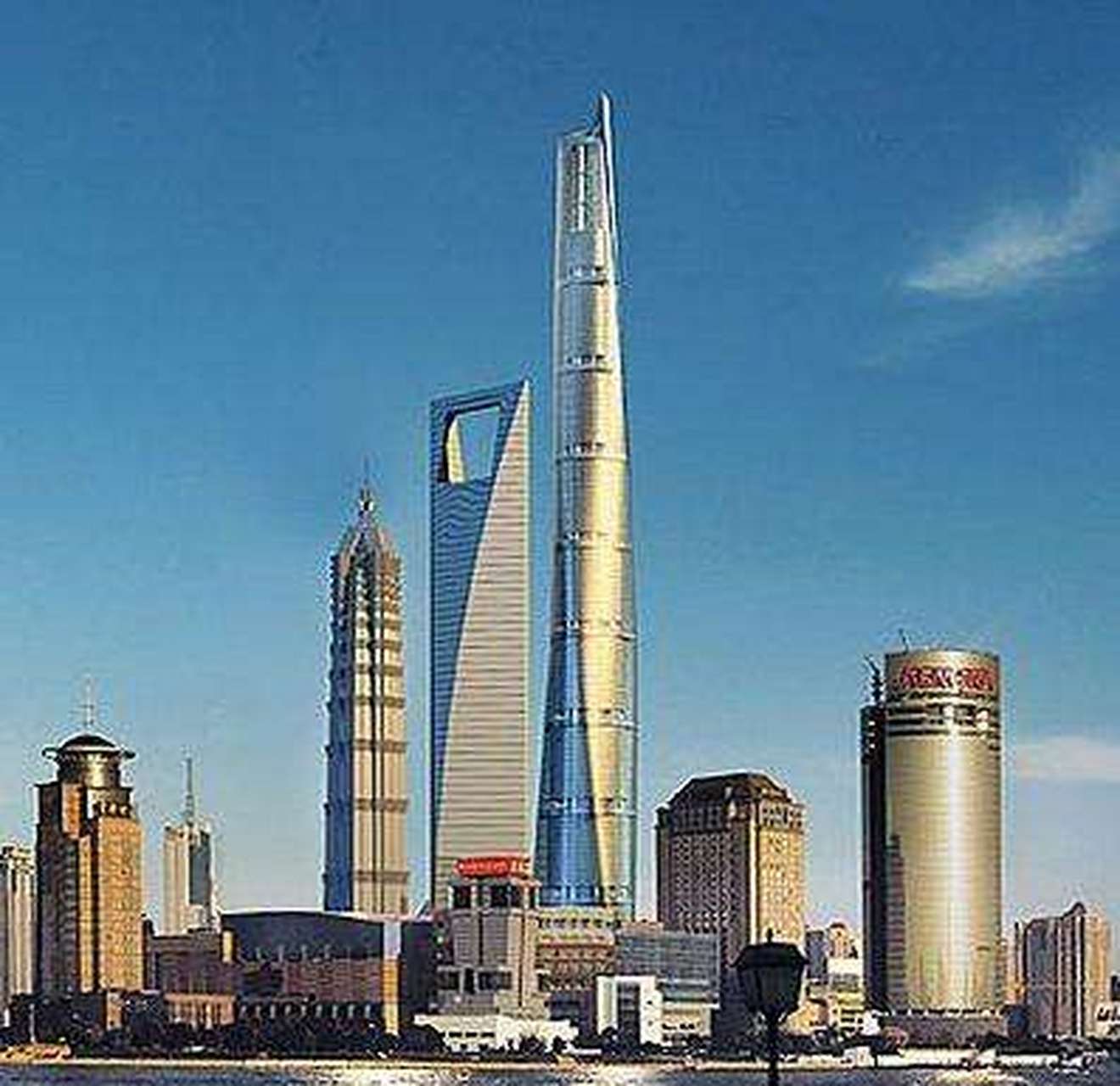 2004年12月31日,世界第一高楼101大楼台北国际金融中心正式完工启用