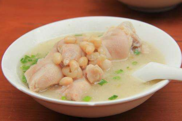 雪豆炖蹄花,一道美味可口的菜肴,赶快尝尝吧