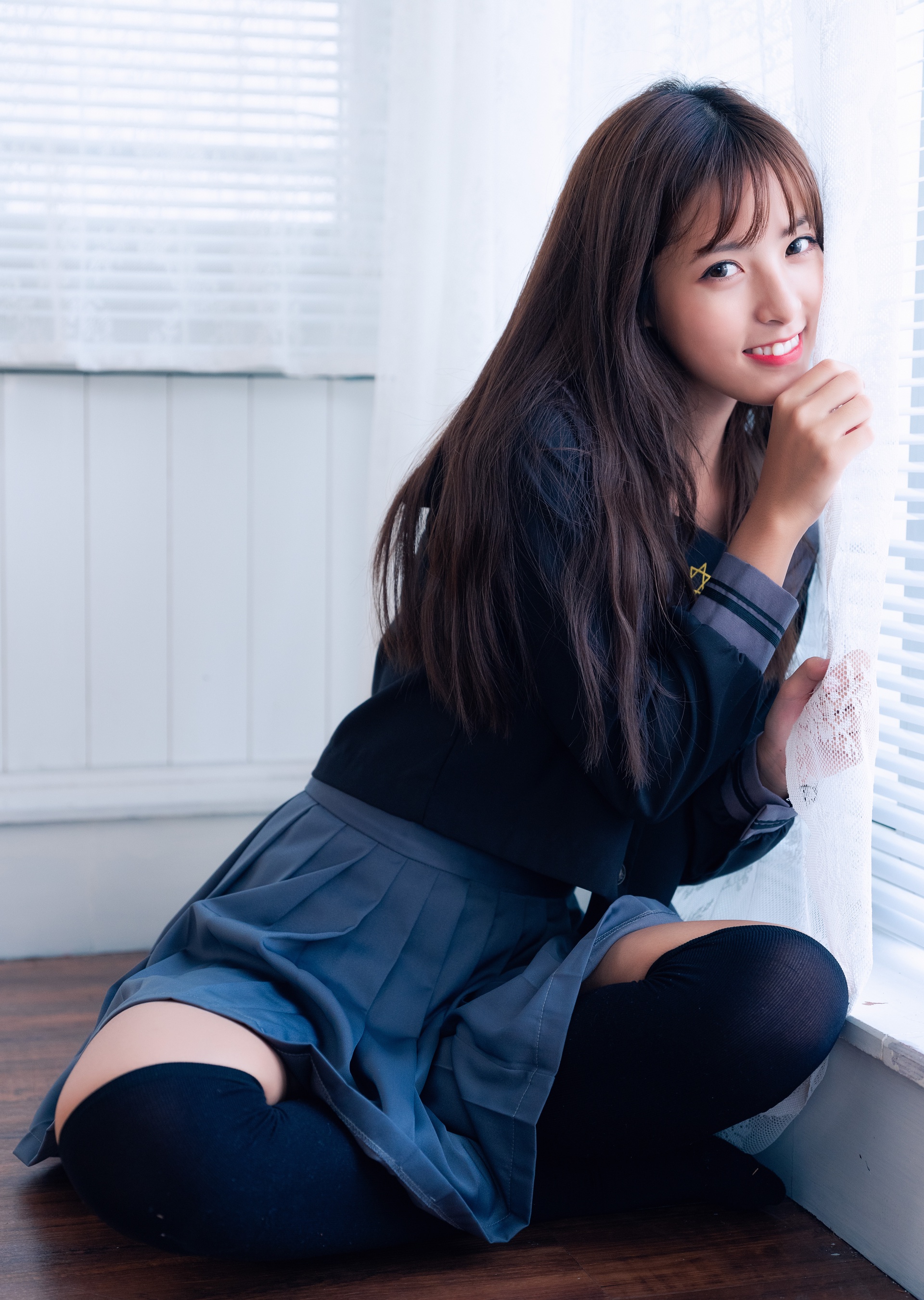 黑丝校服小姐姐 微笑的时候超可爱,不笑的时候是冷美人