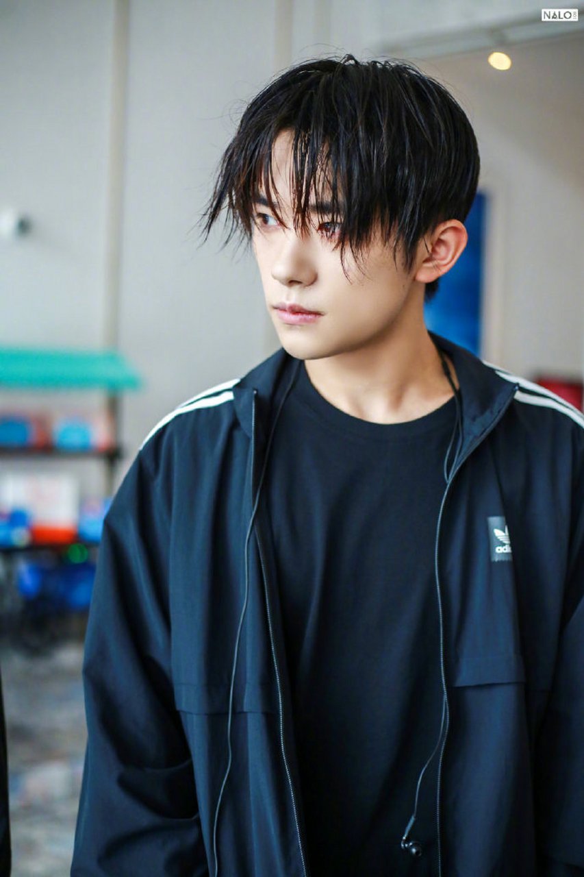 易烊千玺 我只想说一句,这是什么神仙男孩. .