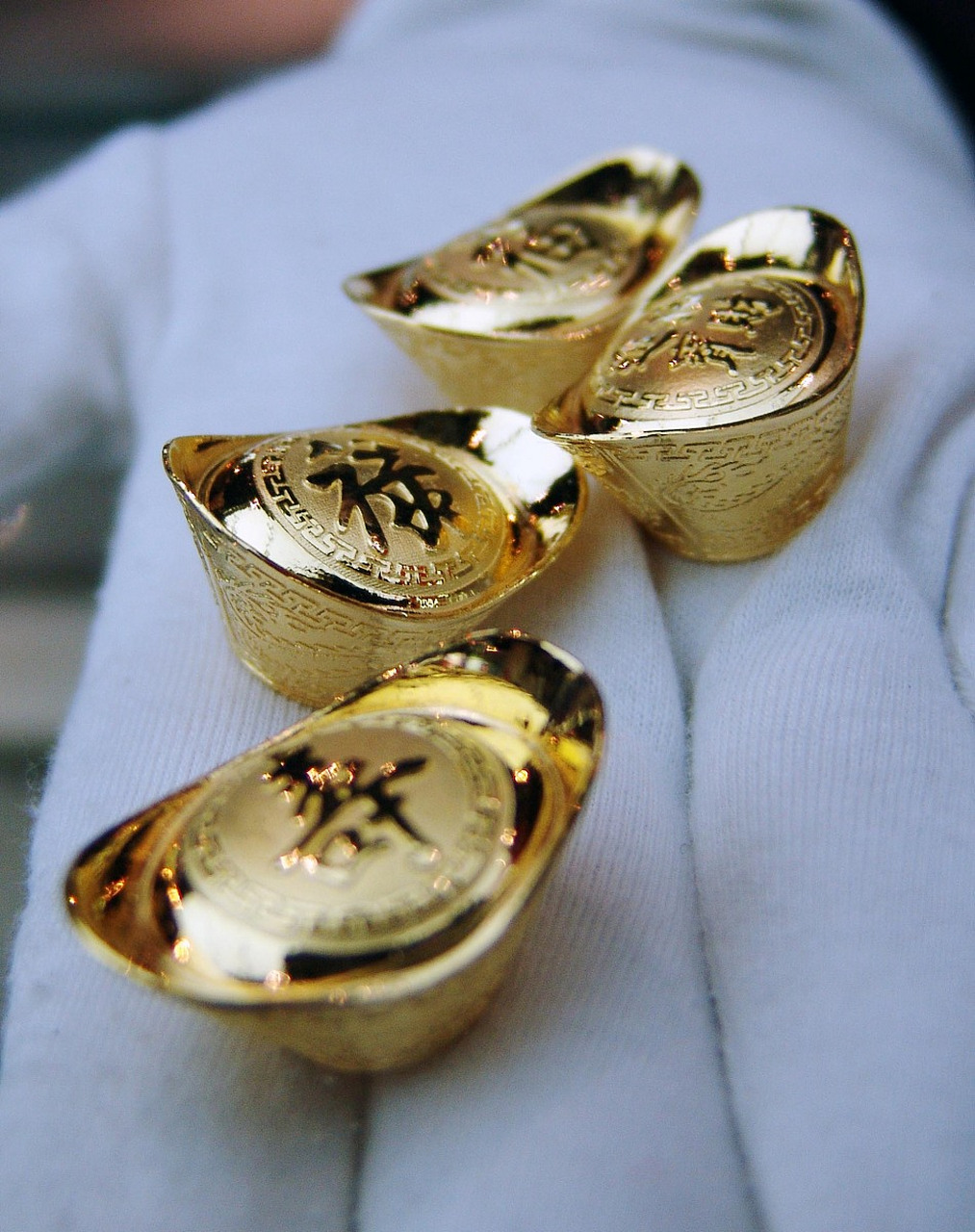 《红楼梦》宁国府过年装红包需要多少金元宝和银元宝?