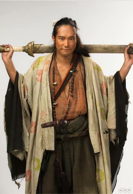 电影中的美少年与沧桑大叔:有时候只差一把水枪的距离!