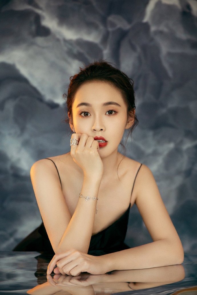 在家办公是种什么样的体验# 恭喜小肉姐姐@张佳宁 恭喜#电视剧决胜