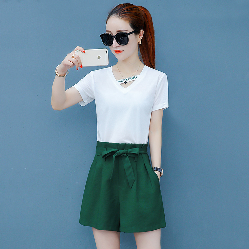 三伏天穿长裤太闷热,瞧瞧今夏流行"运动风"短裤套装,时尚洋气