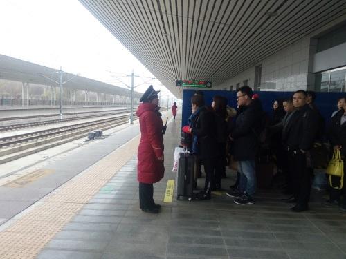 灵宝西站:站台卡"三关" 保证"双安全"