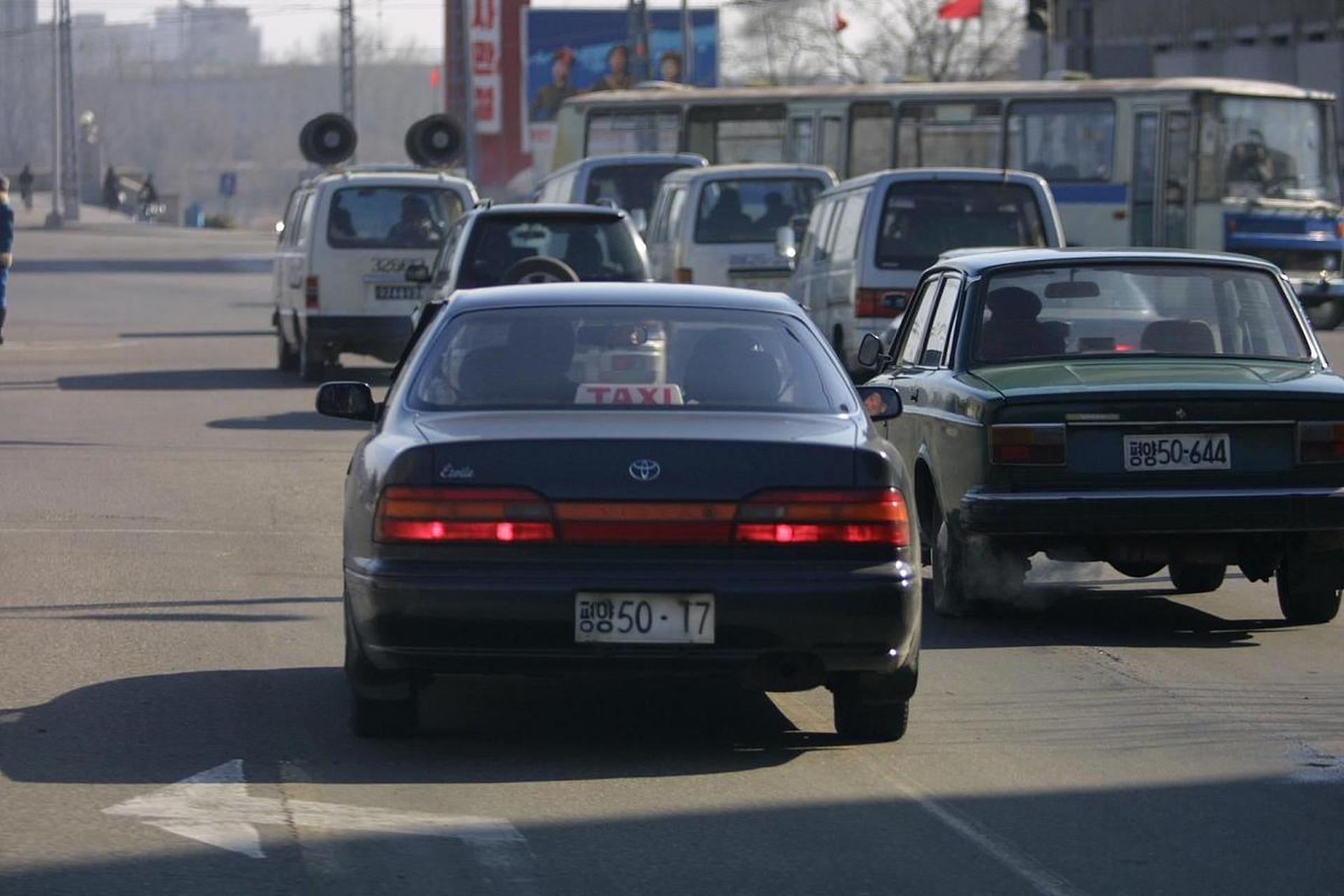 其中朝鲜的和平汽车制造厂,在朝鲜几乎是家喻户晓的存在.