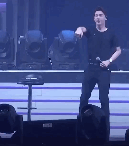 看过李易峰跳舞吗?他是专业演员 可也别忘了男神其实是歌手出道