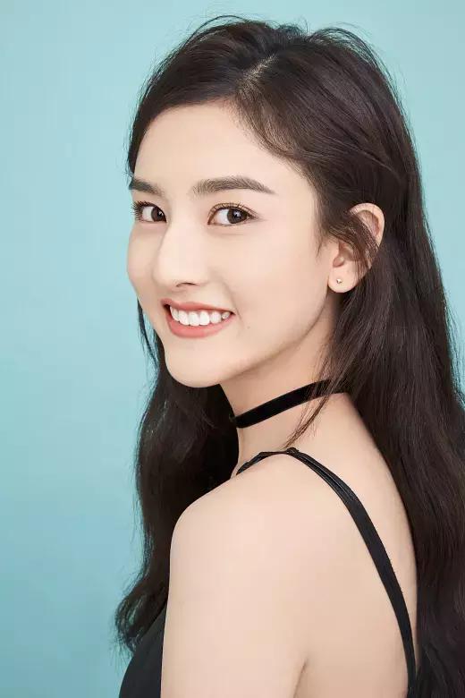 历届北电校花大pk,赵薇刘亦菲惊艳的不行,娜扎的脸咋给p斜了?