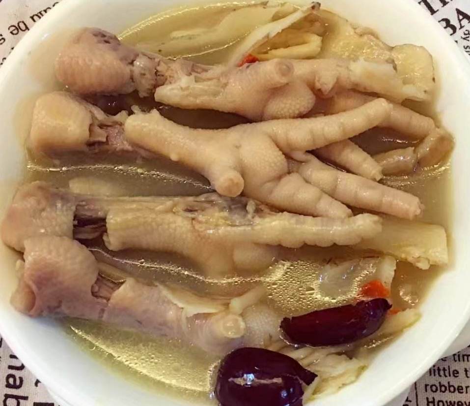 一道美味的药膳鸡爪好吃容易做哦